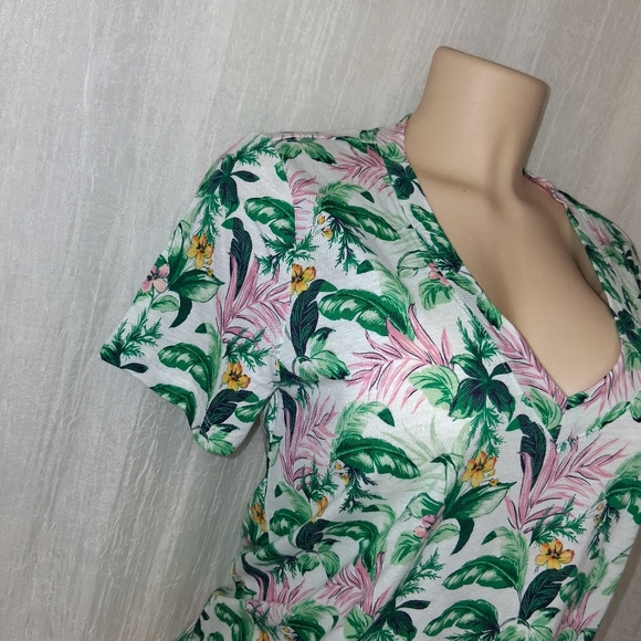 LOFT New Women Blouse Size M Floral Print Tee with Green and Pink Accents - Picture 4 of 15